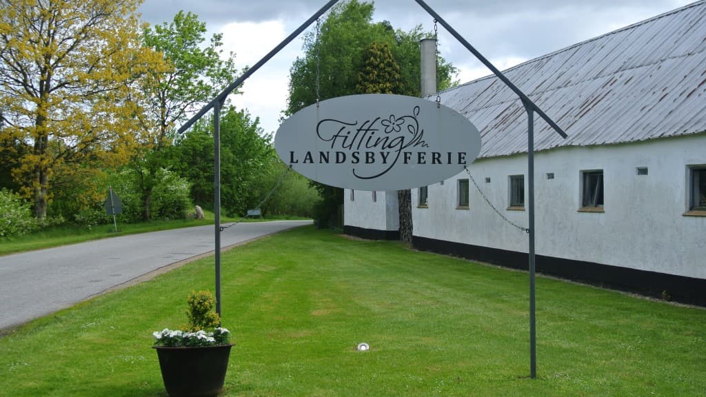 Ankunft an der Fitting Landbyferie - Fassade
