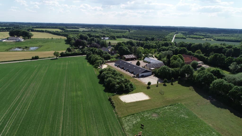 Fitting Village Holiday - Drohnenaufnahme von Fitting Village Holiday